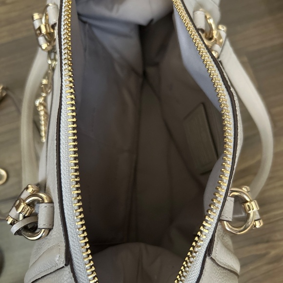 Purse - Picture 2 of 3